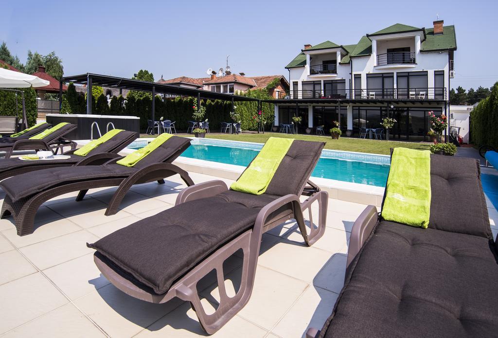 Guest House Panorama Aqualux With Free Parking Новий Сад Екстер'єр фото