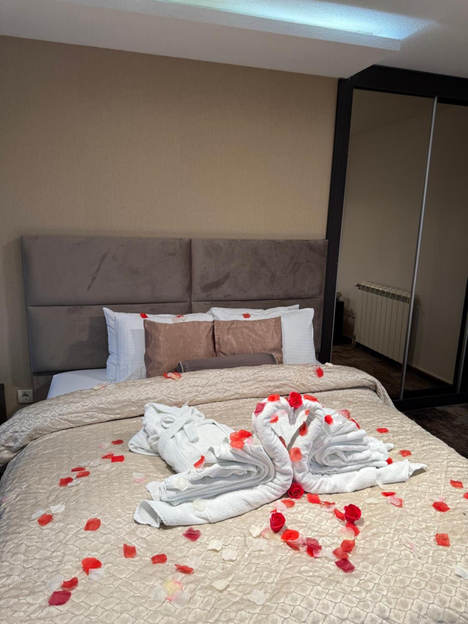 Guest House Panorama Aqualux With Free Parking Новий Сад Екстер'єр фото