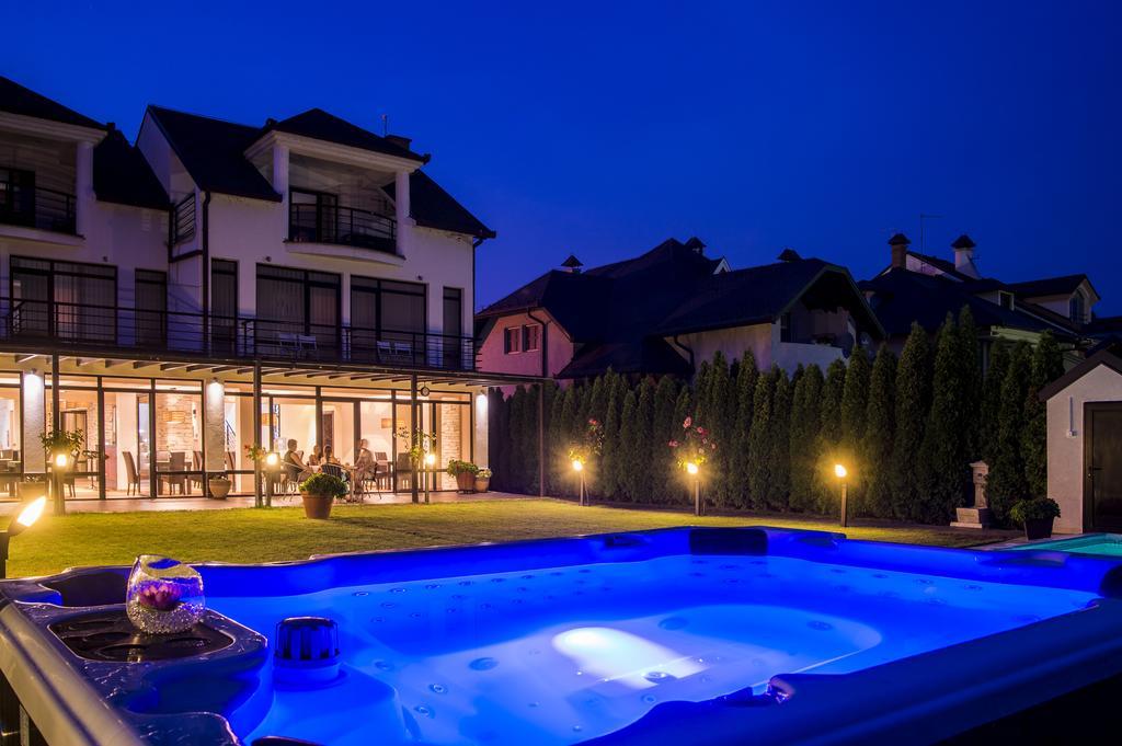 Guest House Panorama Aqualux With Free Parking Новий Сад Екстер'єр фото